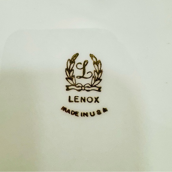 Beautiful !!  Lenox Serving Tray, 1980's. Ivory Color with 24K Gold Trim. - Picture 5 of 5